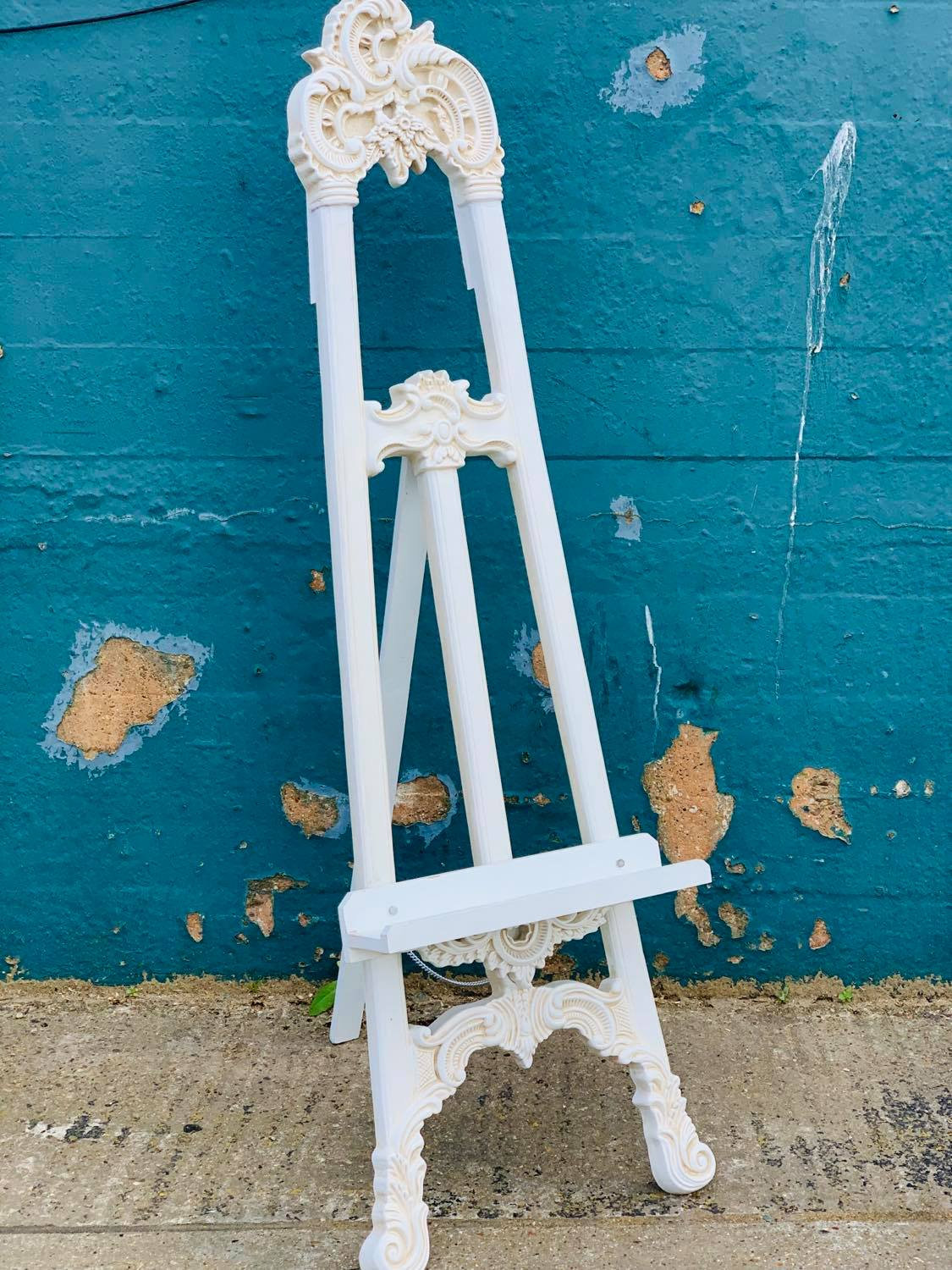 Ornate Easel White